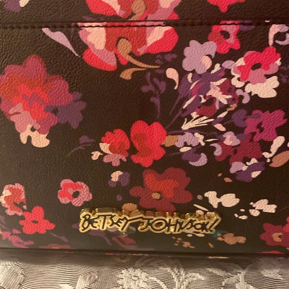 BETSEY JOHNSON BONNEE HANBAG BLACK PATENT LEATHER Heels sold separately - Picture 3 of 14